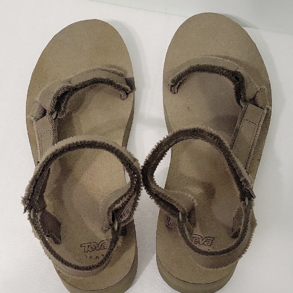 Teva Unisex Green Olive Color Sandals Size 11 - Picture 2 of 15